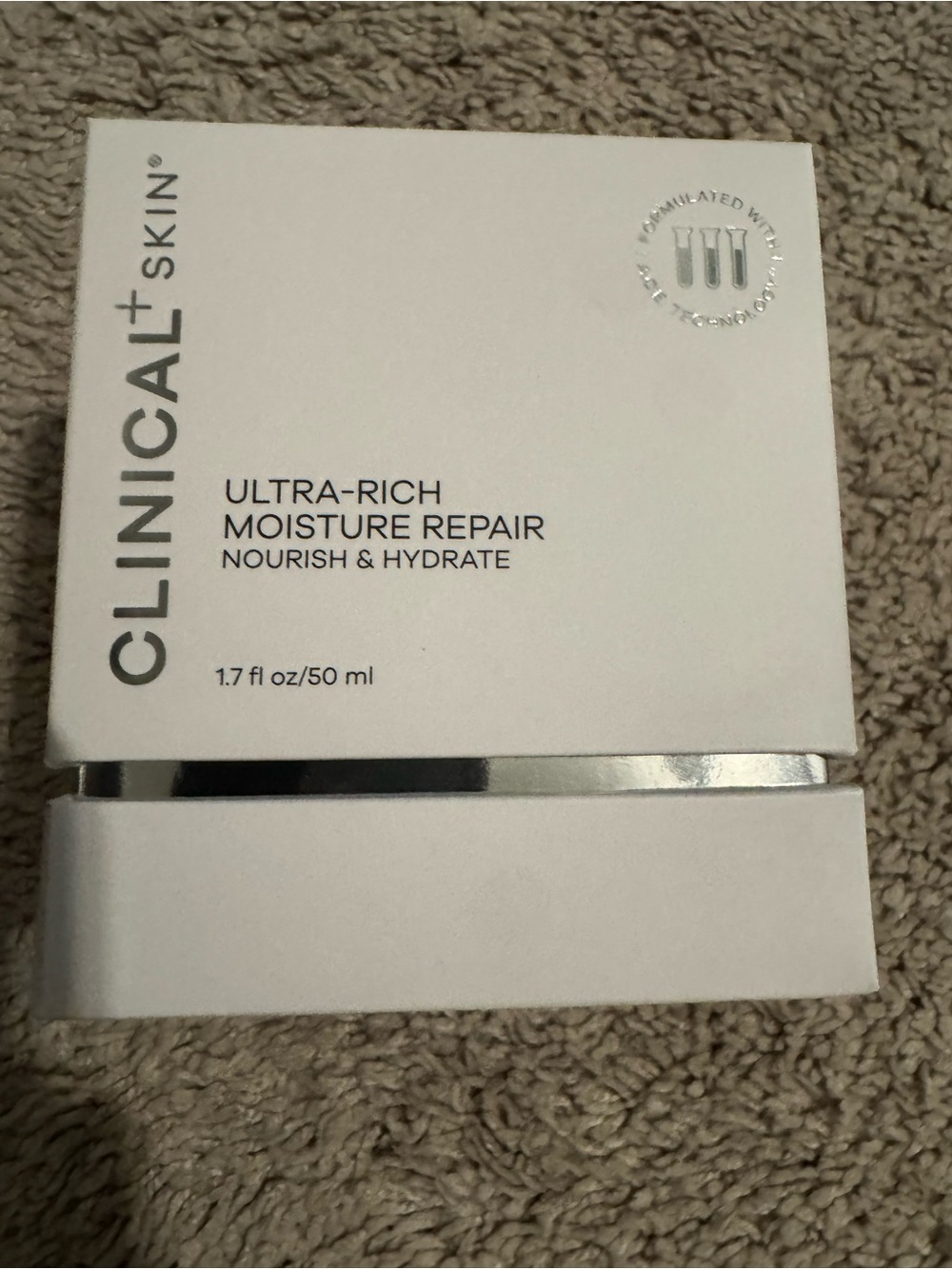 Ultra-Rich Moisture Repair Cream — White